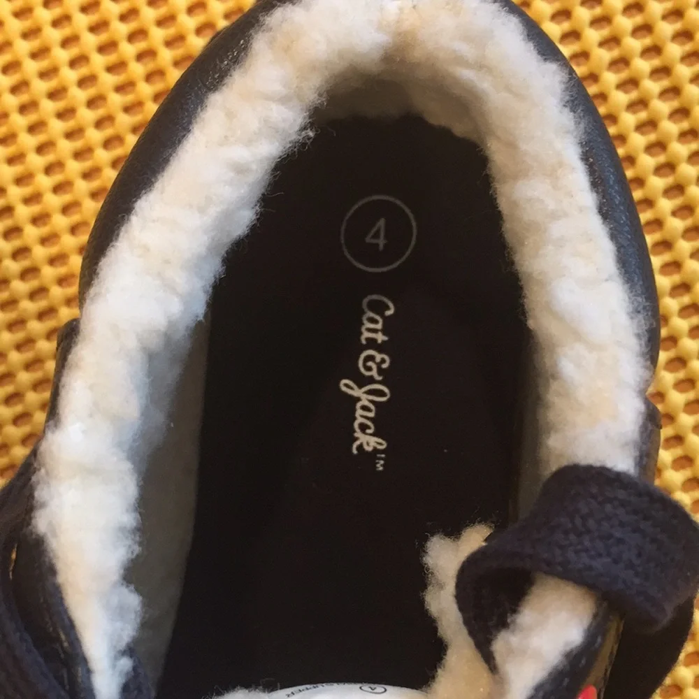 Boys Navy blue winter Shoes size 4 NWT school shoes